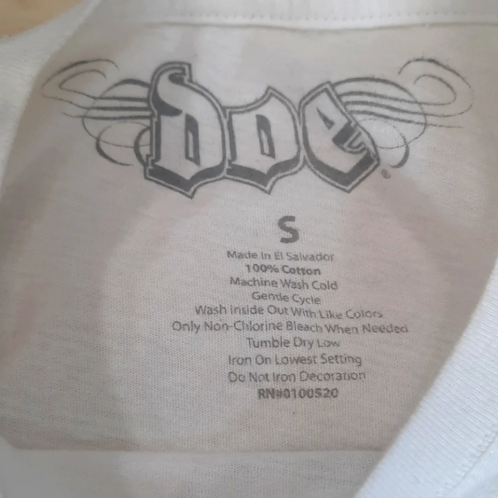 Doe Graphic Fitted Tshirt - Picture 3 of 4